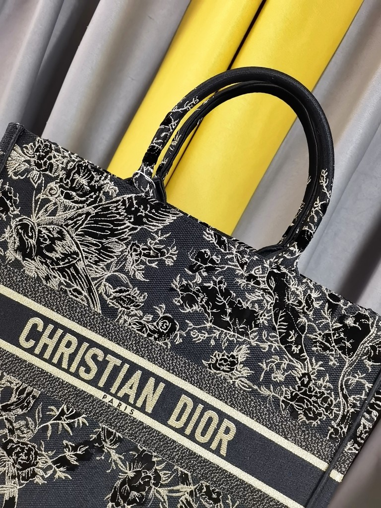 Christian Dior Shopping Bags